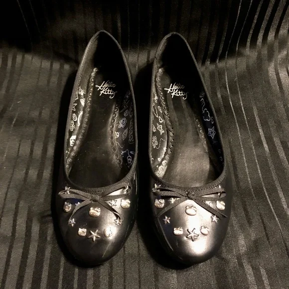 Hello Kitty flats - Picture 2 of 10